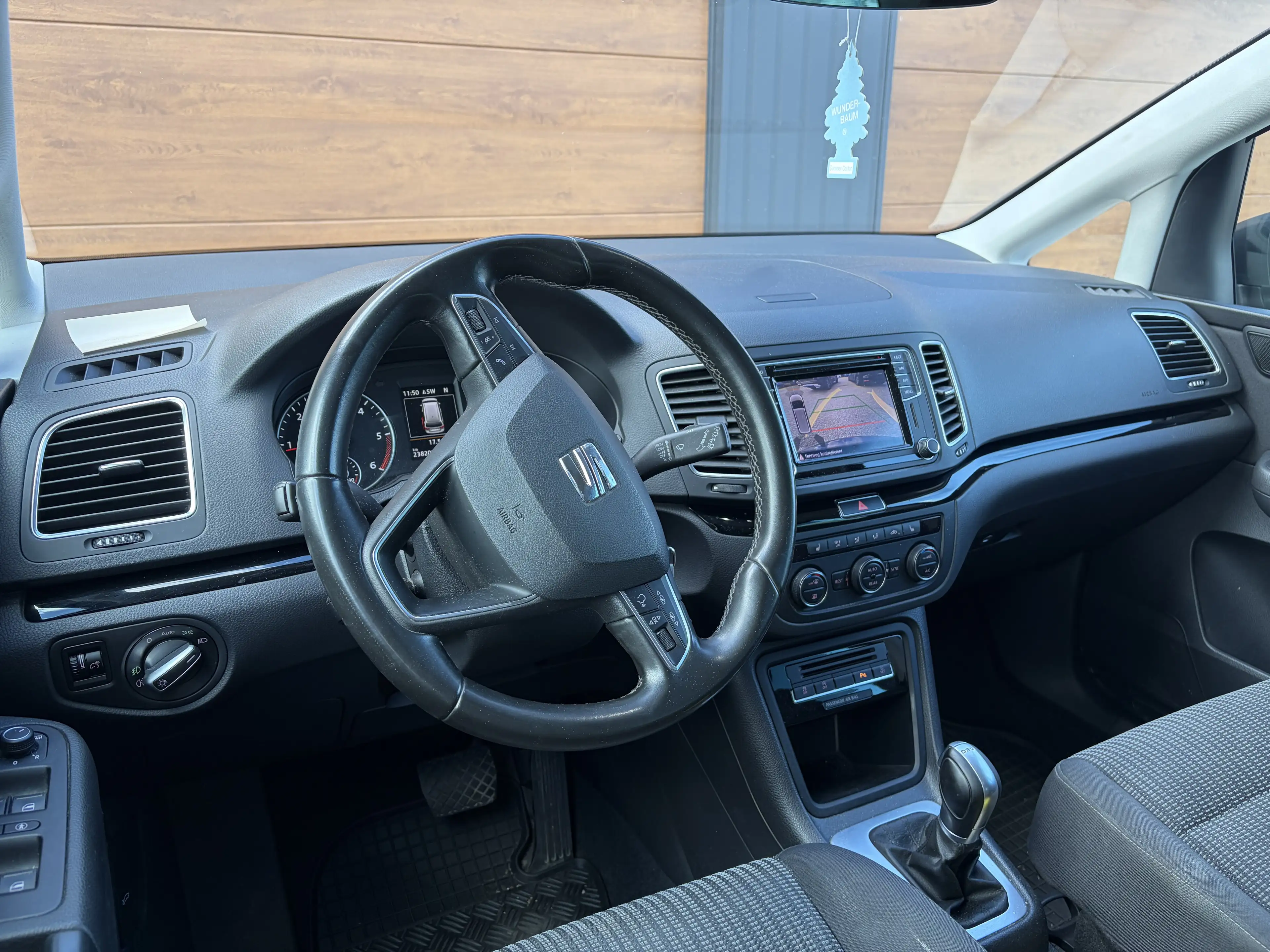 SEAT Alhambra Executive 2,0 TDI DSG 4WD — photo 9