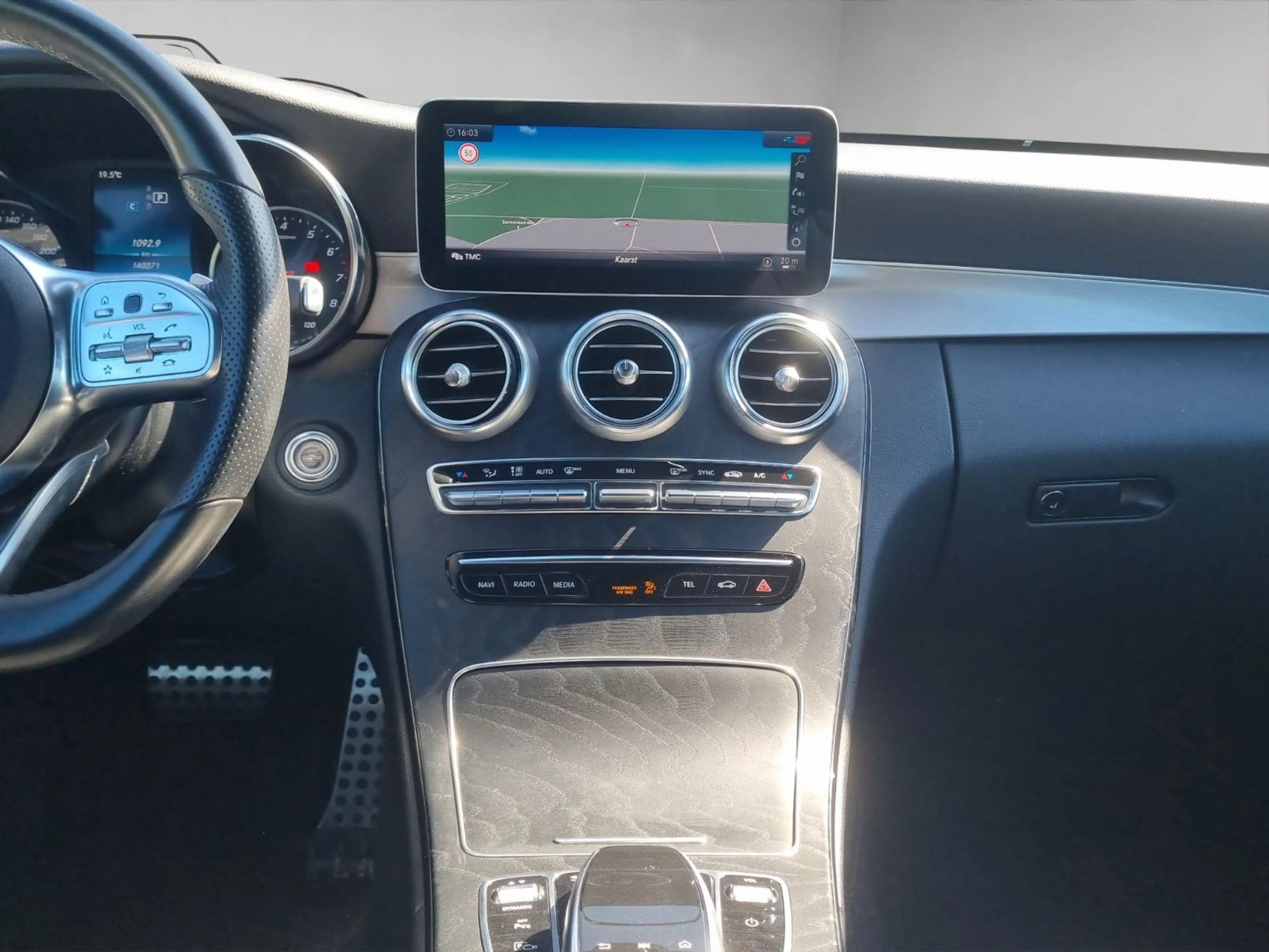 Mercedes-Benz C 400 4Matic Cabrio AMG-LINE — photo 11