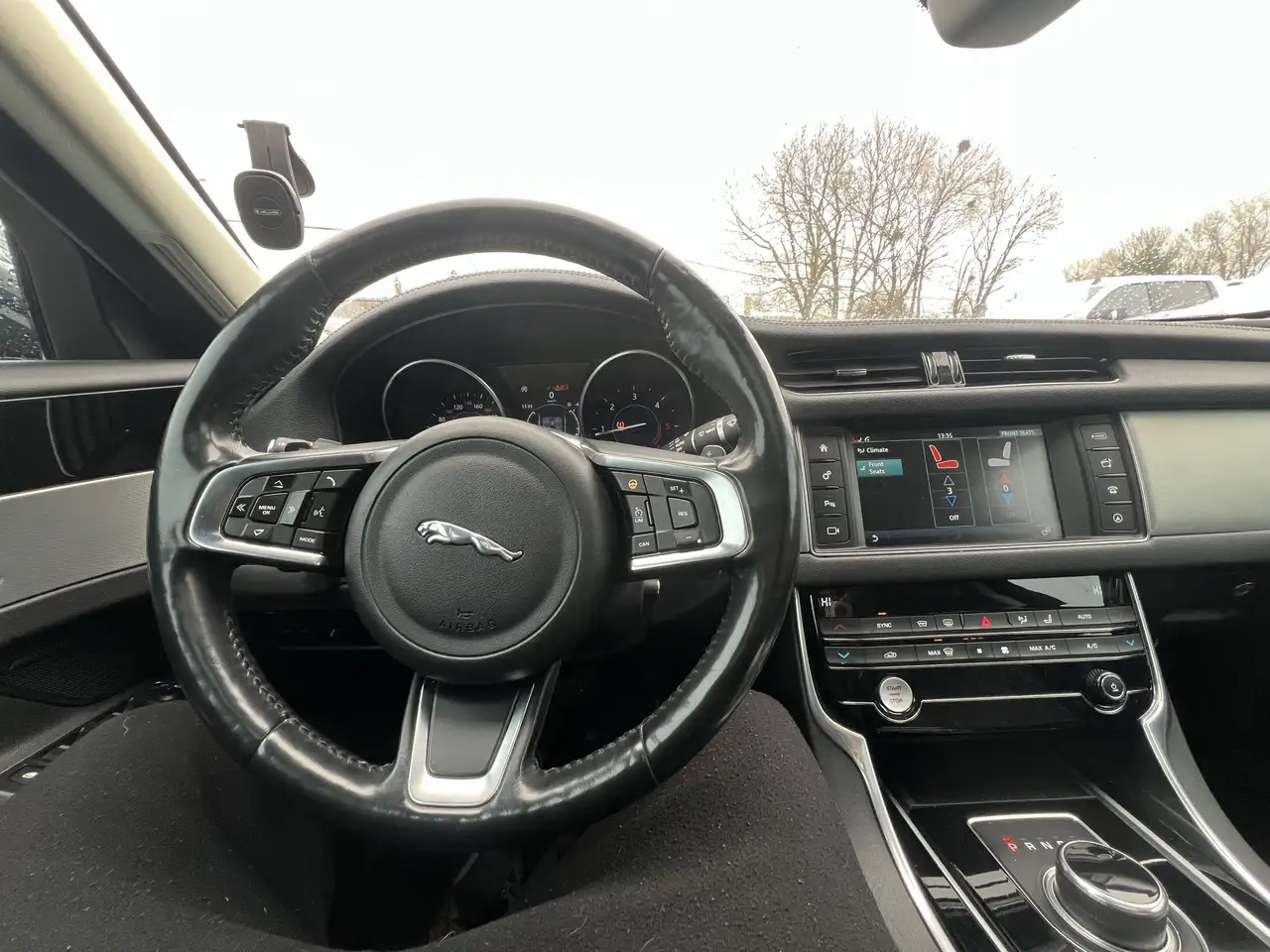 Jaguar XF снимка Jaguar XF