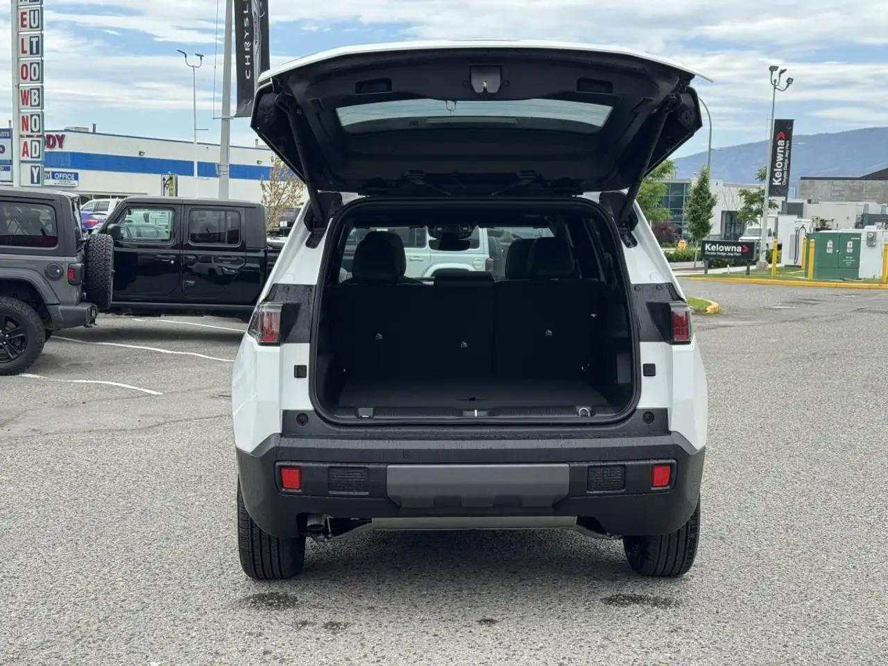 Jeep Cherokee снимка Jeep Cherokee