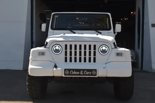Jeep Wrangler view 4