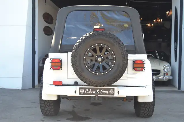 Jeep Wrangler view 12