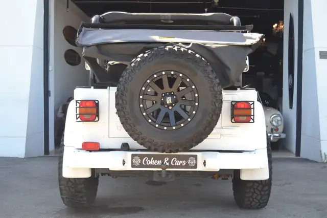 Jeep Wrangler view 11