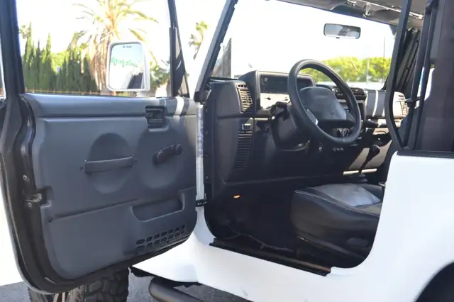 Jeep Wrangler view 15
