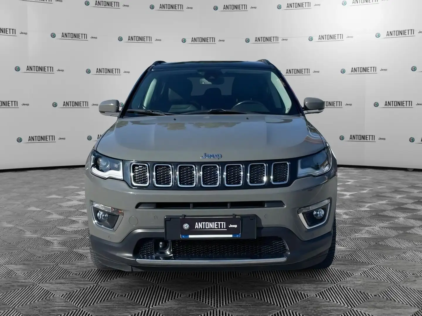 Jeep Compass 2.0 Multijet II aut. 4WD Limited Grijs - 2
