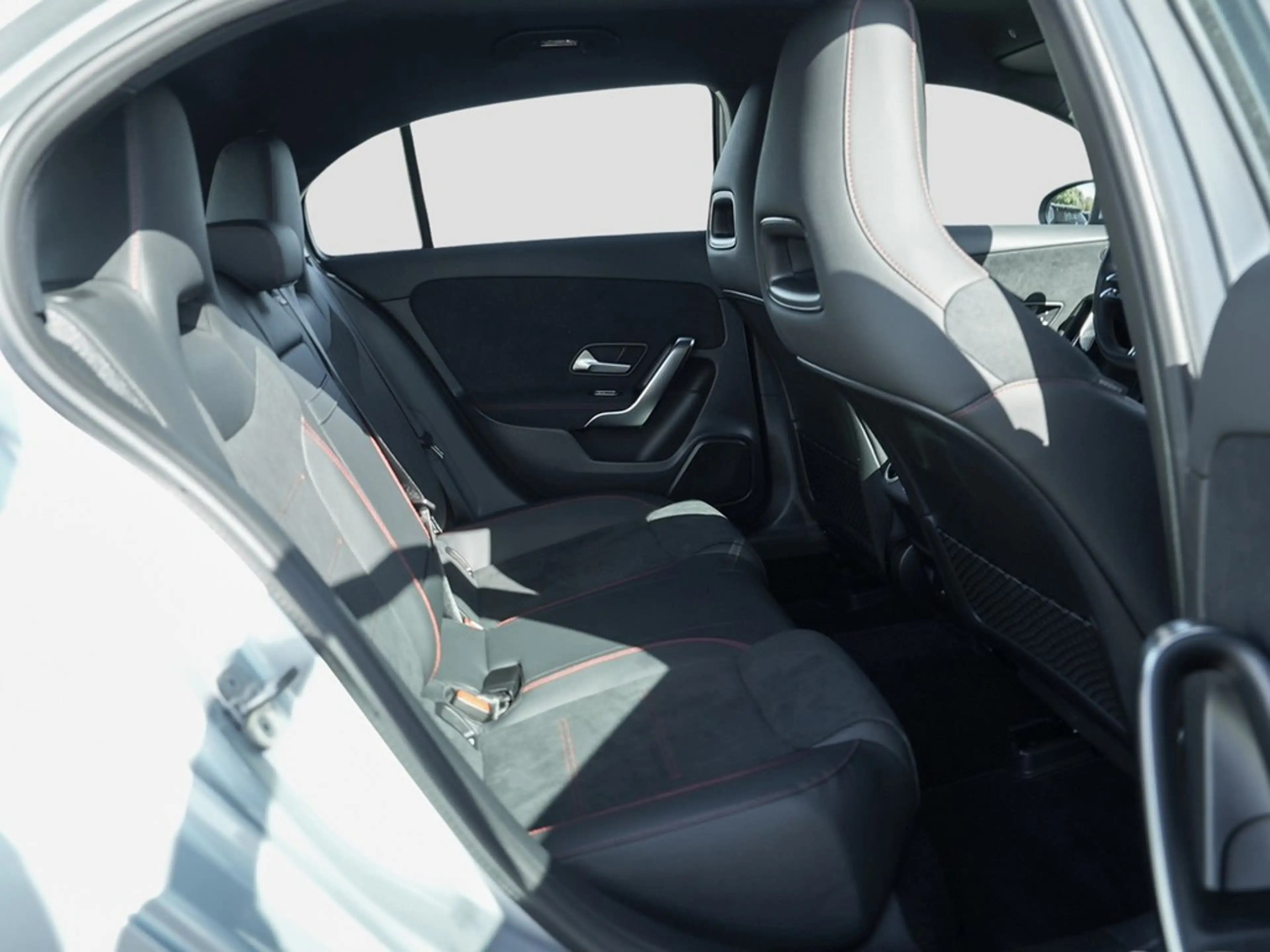 Mercedes-Benz A 200 A200 AMG Line Night Paket *Navi*Kamera*Kessy*DA... — photo 9