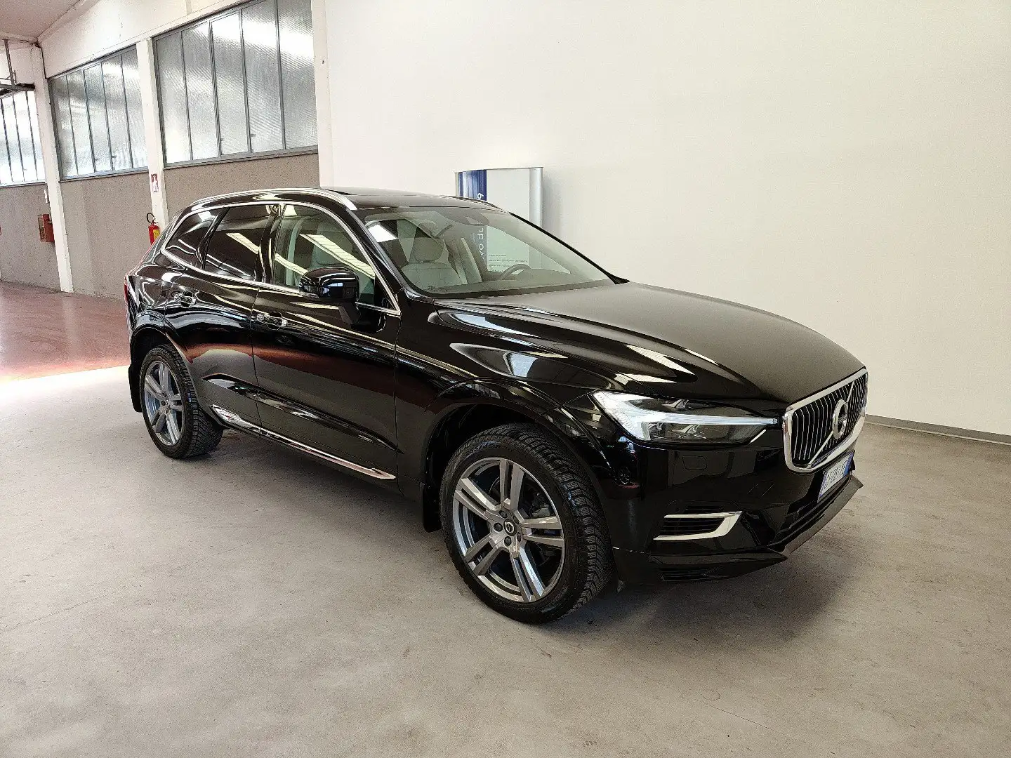 Volvo XC60 T6 Recharge Plug-in Hybrid AWD Inscription Tetto Nero - 2