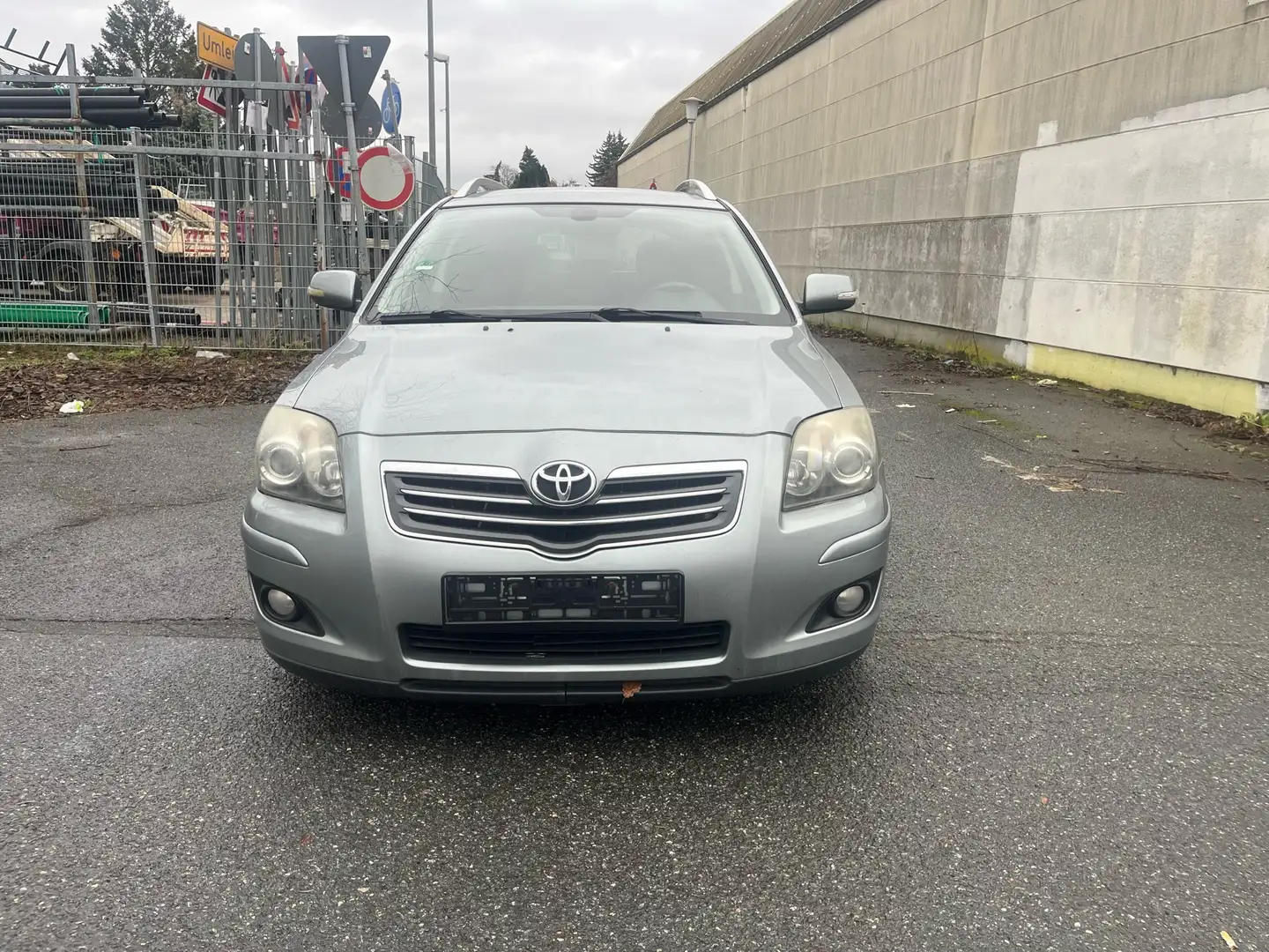 Toyota Avensis Avensis Combi Diesel 2.2 D-CAT Combi Executive Gri - 1