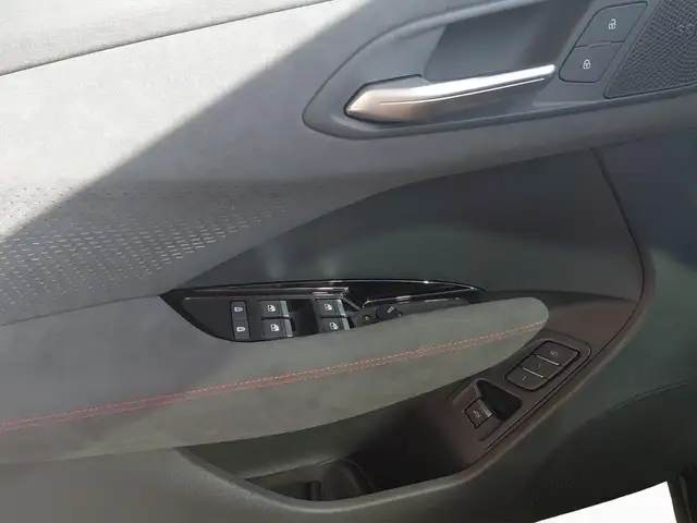 Audi Q3 view 14
