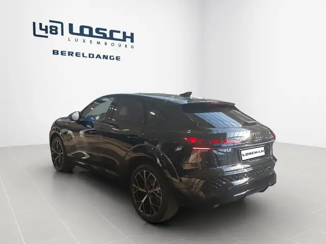 Audi Q3 view 5