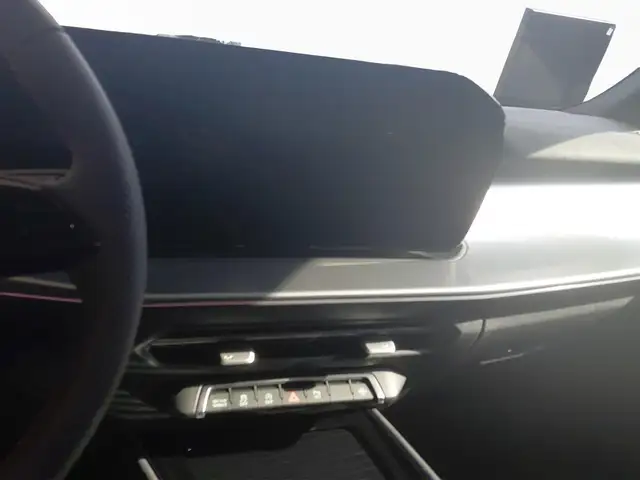 Audi Q3 view 12