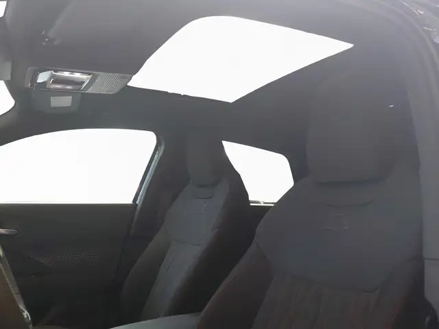Audi Q3 view 15