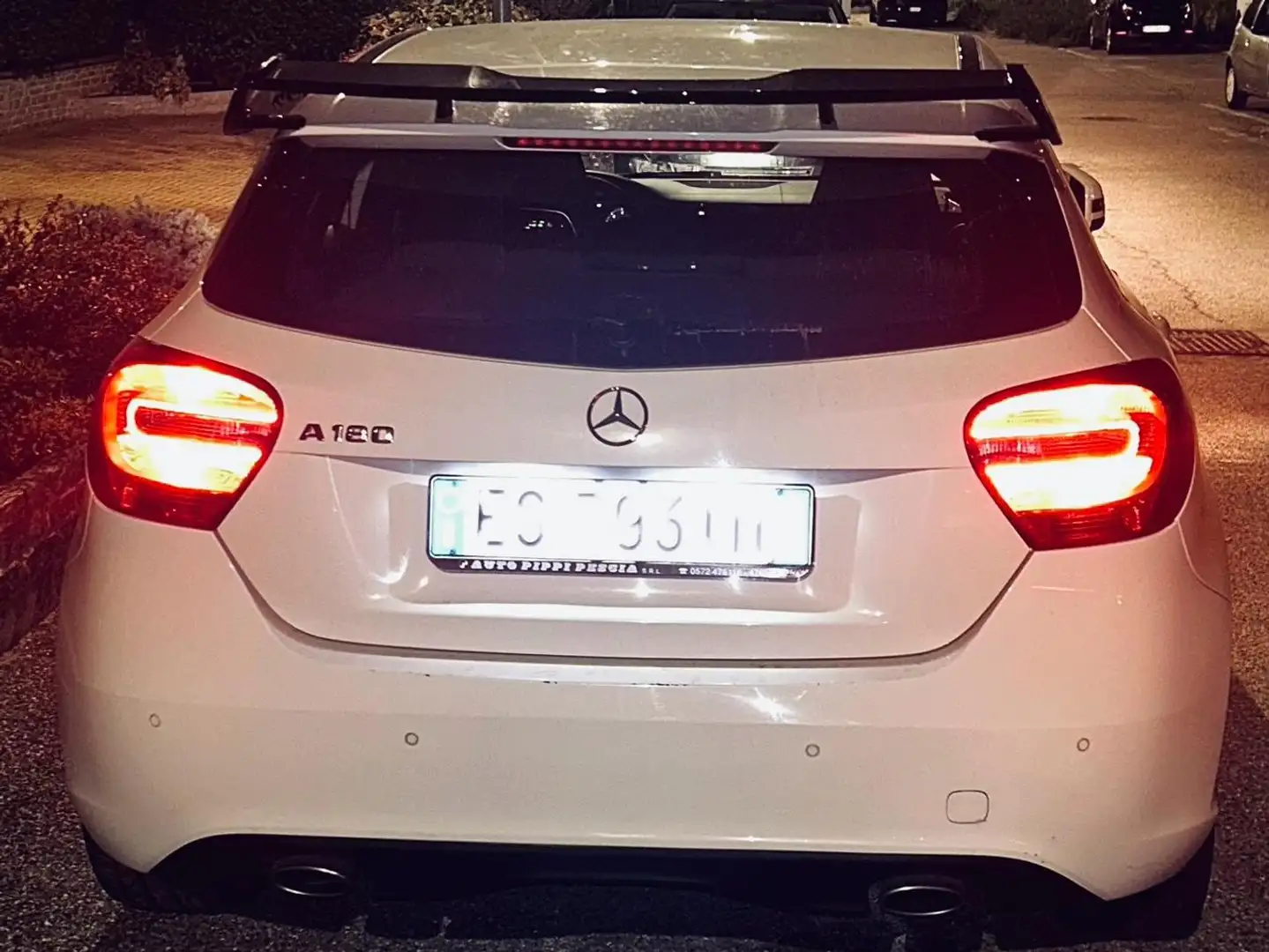 Mercedes-Benz 180 1.6 Turbo Benzina Premium Blanc - 1