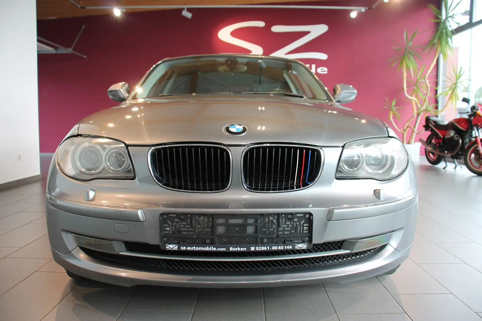 BMW 116 d Lim SHZ Klima Gris - 2