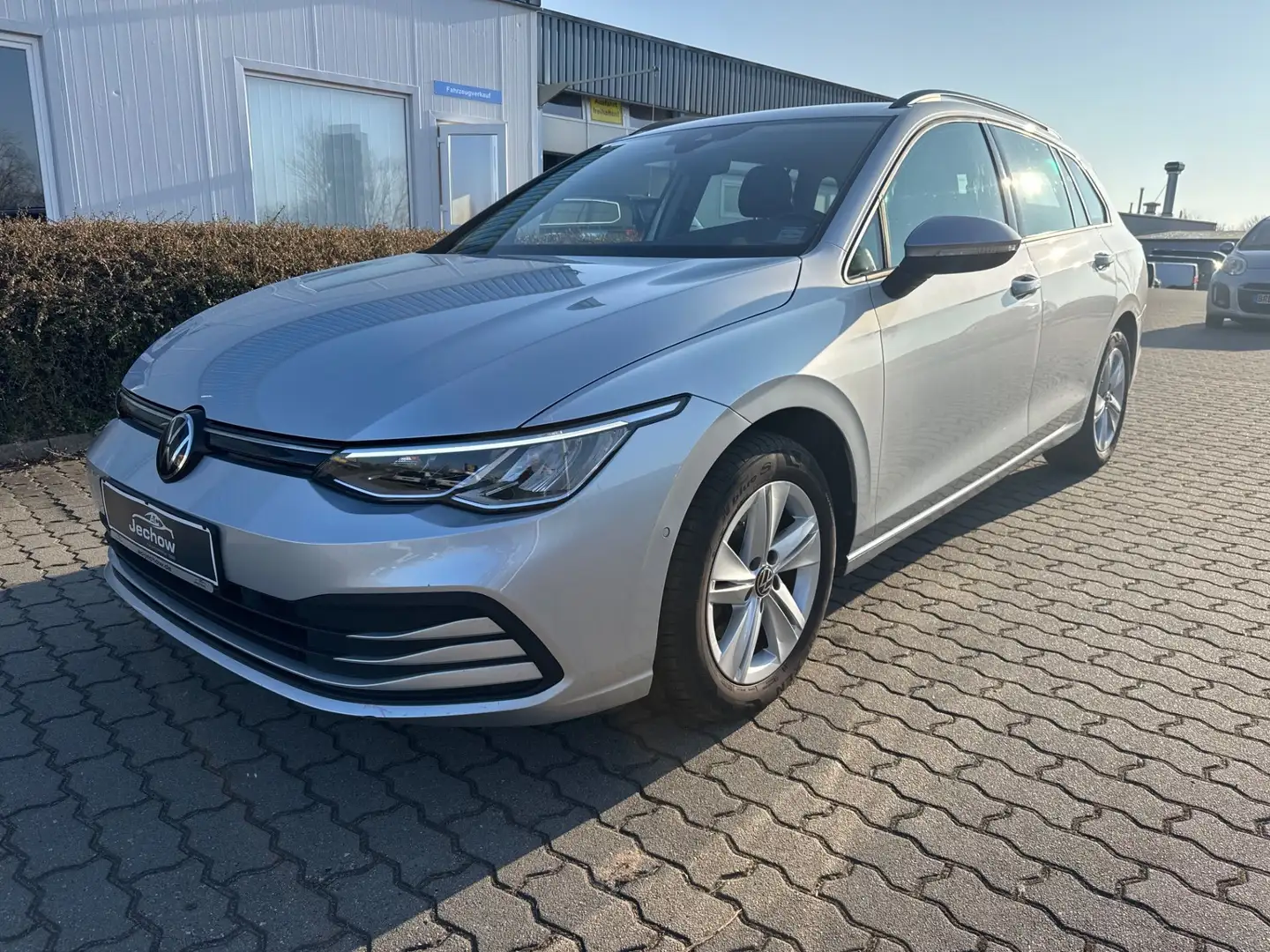 Volkswagen Golf VIII 1.5 eTSI Life Acc Rfk Lenkrad beh. Silber - 1