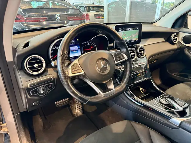 Mercedes-Benz 250 view 9