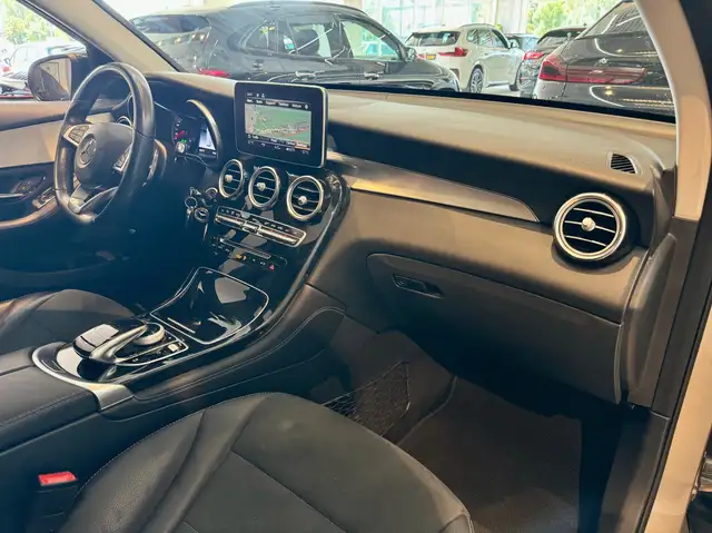 Mercedes-Benz 250 view 14