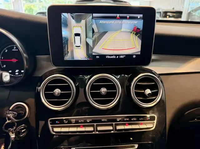 Mercedes-Benz 250 view 11
