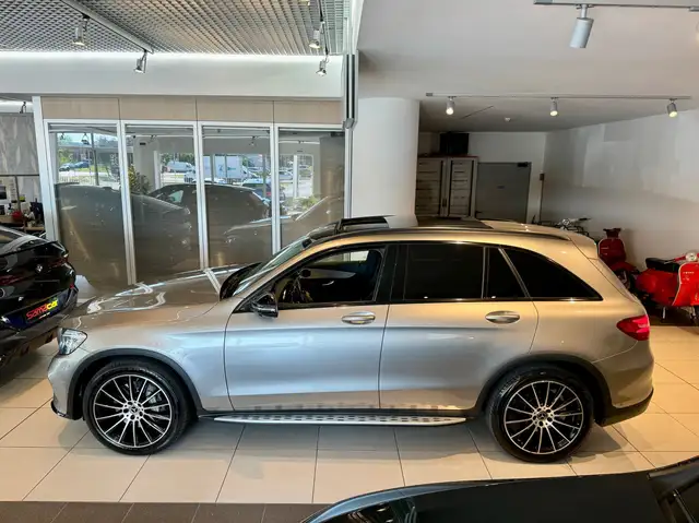 Mercedes-Benz 250 view 4