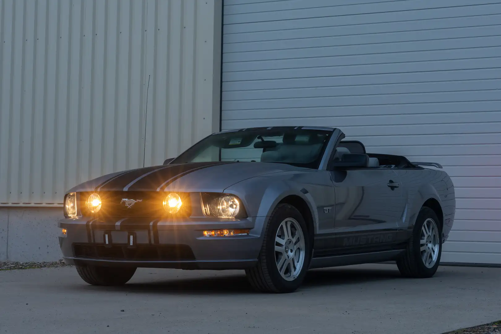 Ford Mustang GT 4.6. V8 Cabrio Grau - 2
