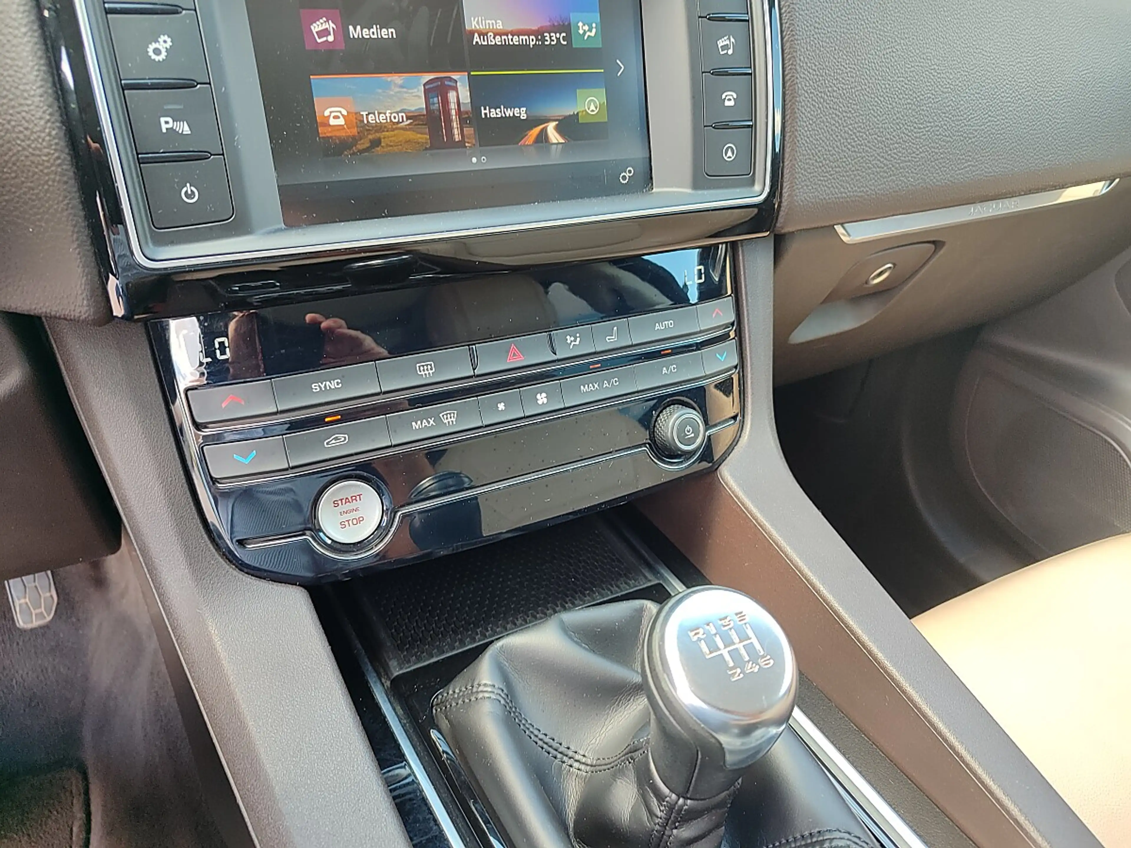 Jaguar F-Pace 20d AWD Prestige — photo 13