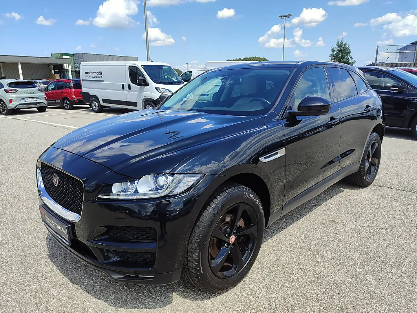Jaguar F-Pace 20d AWD Prestige Schwarz - 1