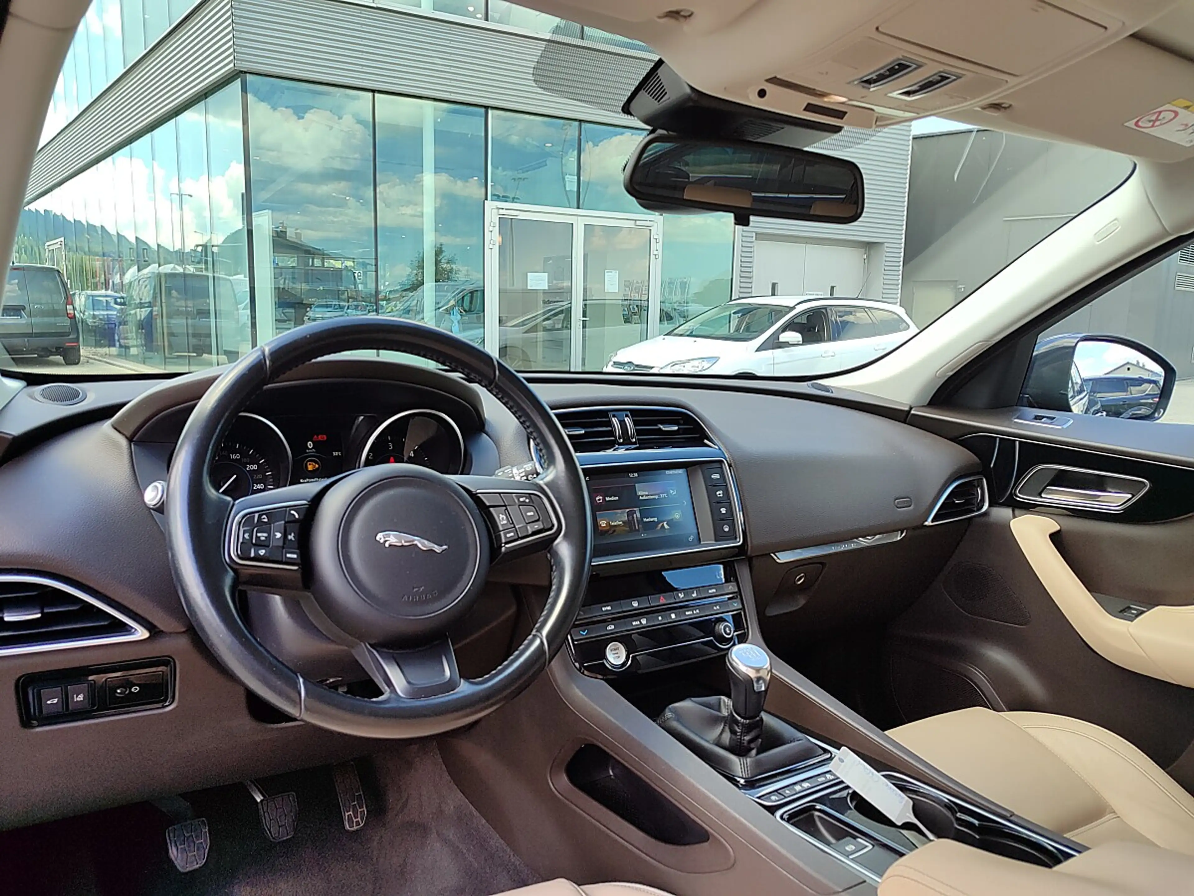 Jaguar F-Pace 20d AWD Prestige — photo 11