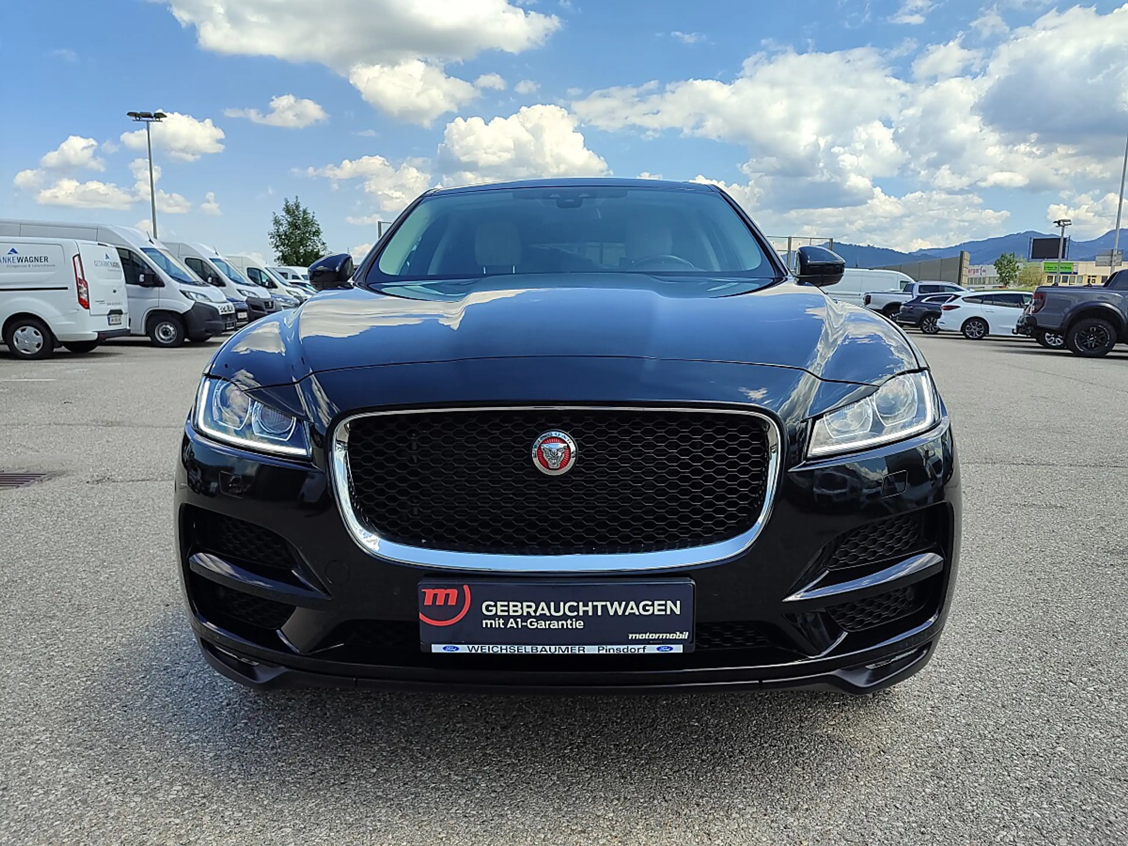Jaguar F-Pace 20d AWD Prestige — photo 8