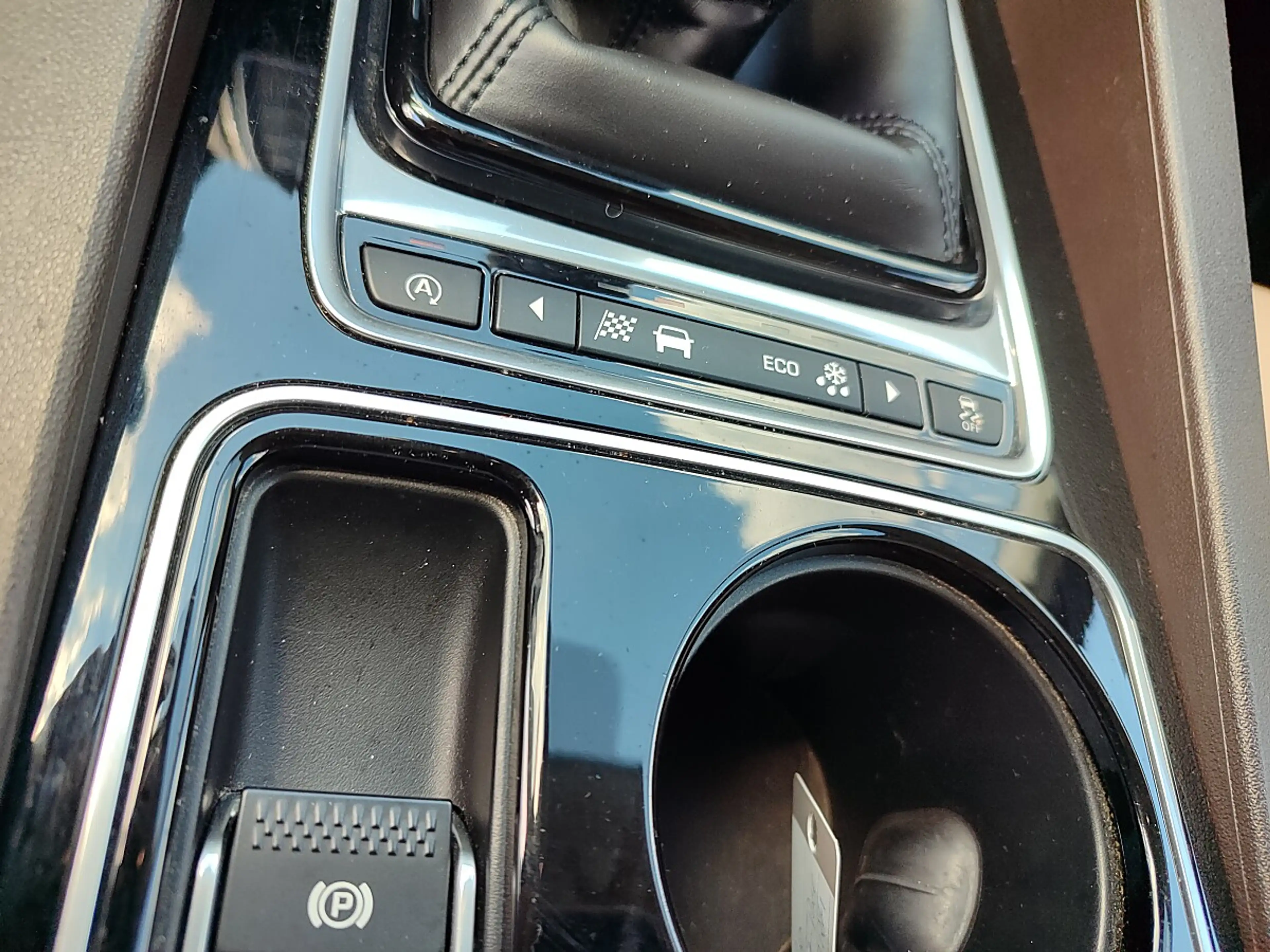 Jaguar F-Pace 20d AWD Prestige — photo 14