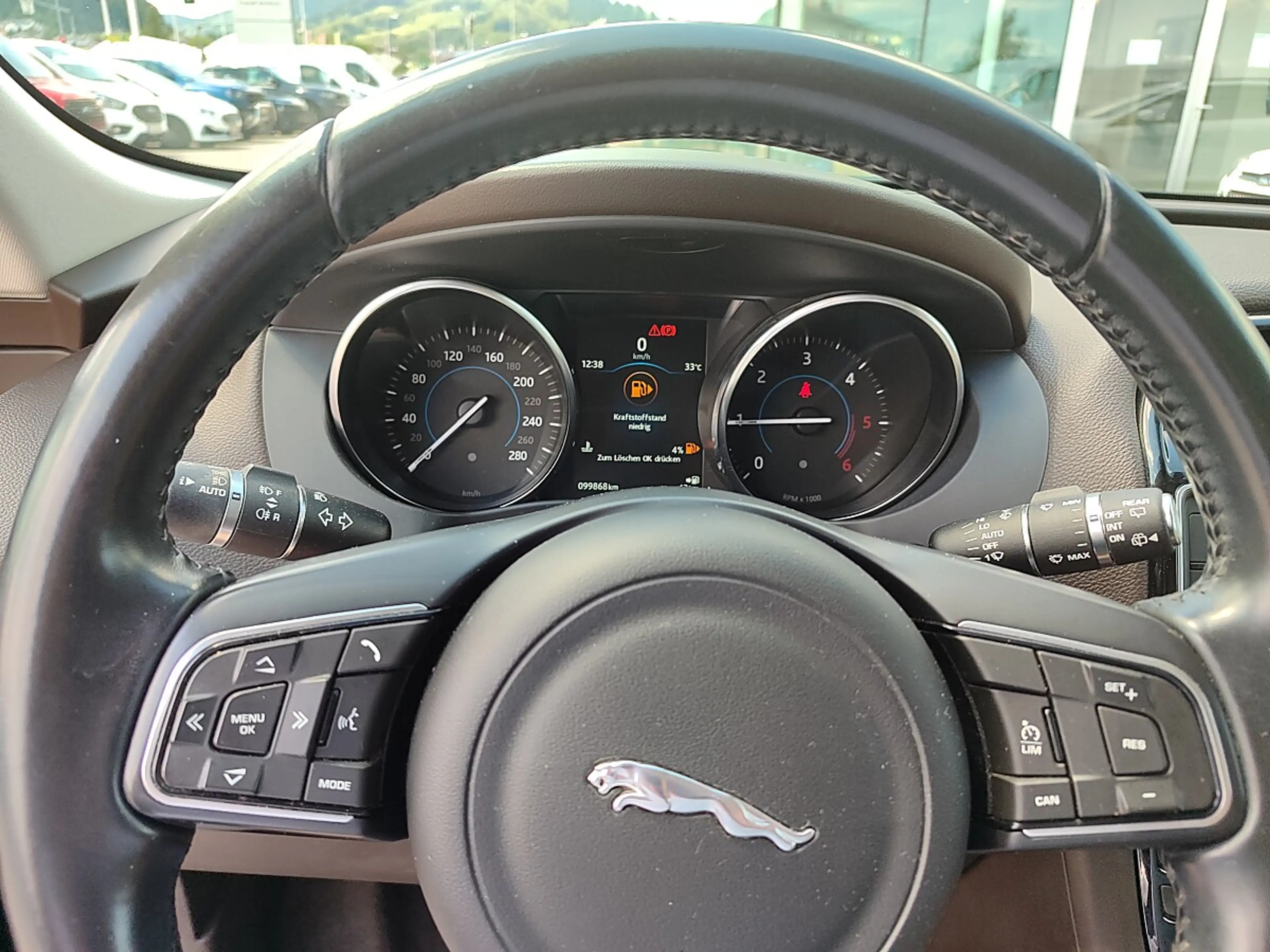 Jaguar F-Pace 20d AWD Prestige — photo 15