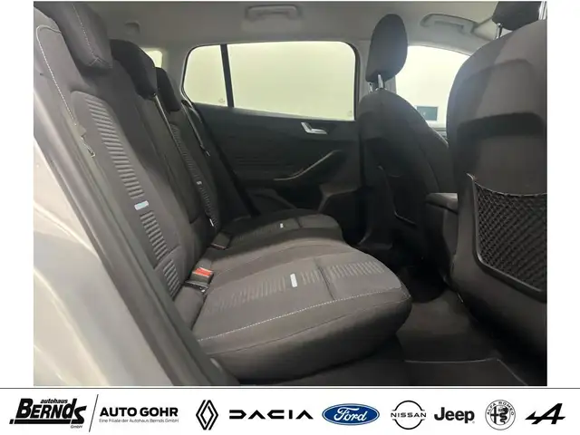 Ford Focus view 4