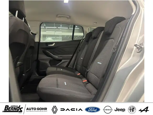 Ford Focus view 10