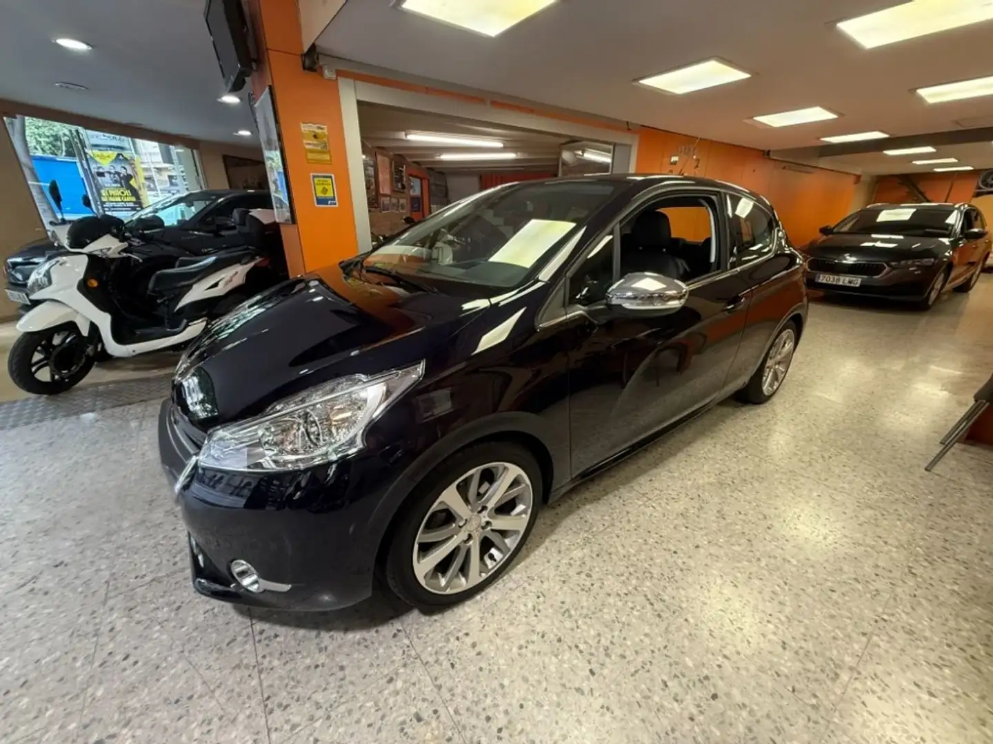 Peugeot 208 Allure Gris - 1