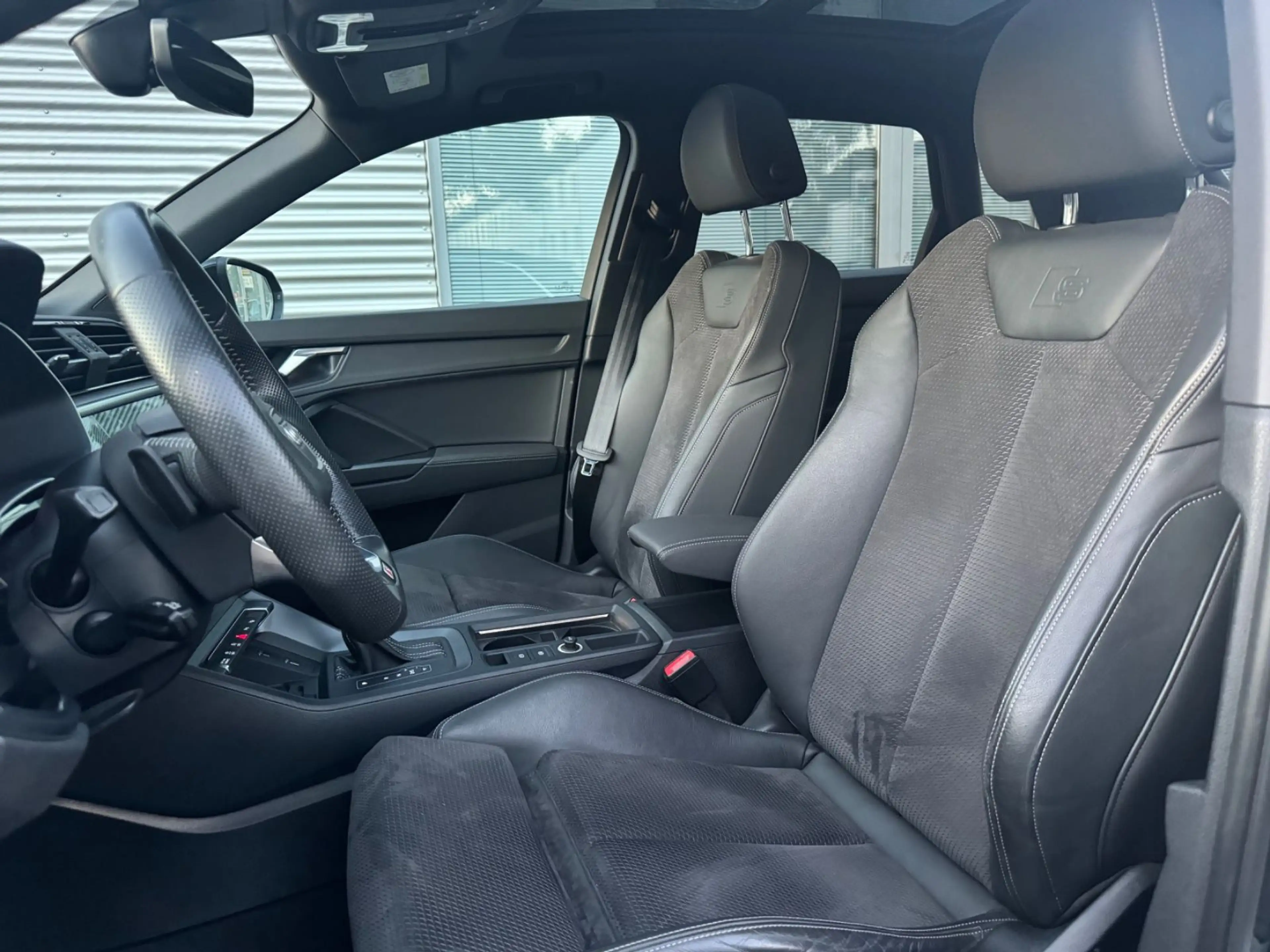 Audi Q3 40 TDI quattro S line/Panorama — photo 12