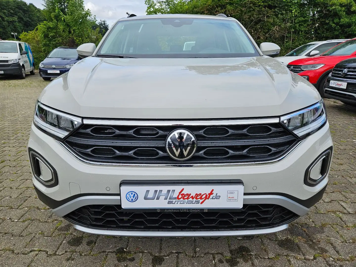 Volkswagen T-Roc Life App Connect Ganzjahresreifen AHK LED Grijs - 1