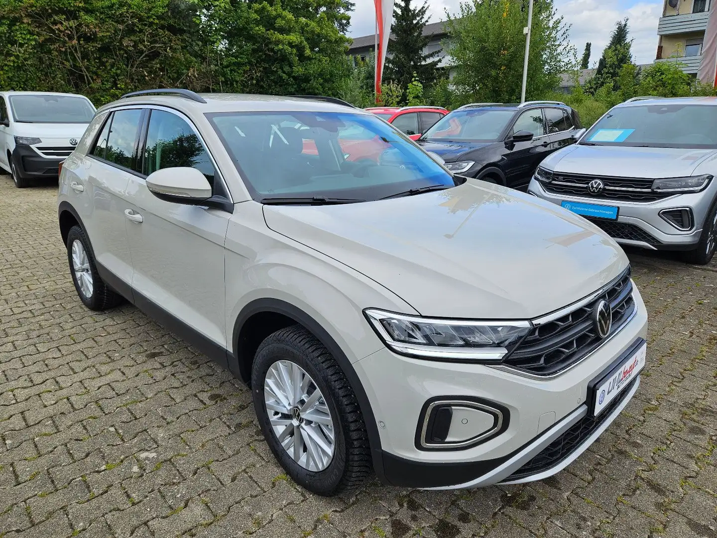 Volkswagen T-Roc Life App Connect Ganzjahresreifen AHK LED Grijs - 2