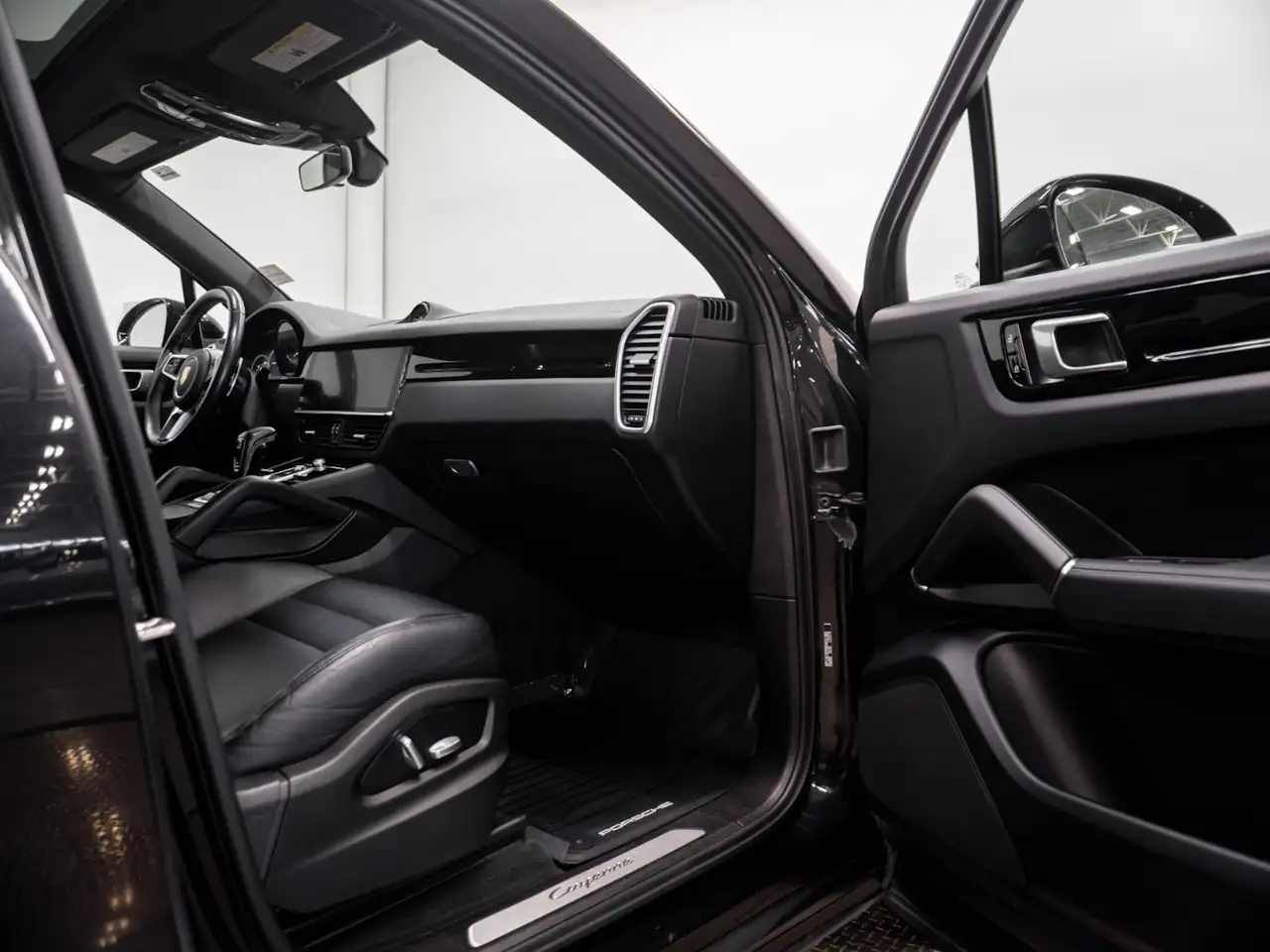 Porsche Cayenne снимка Porsche Cayenne