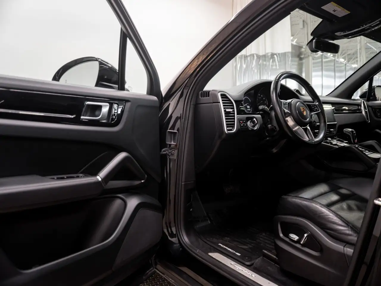 Porsche Cayenne снимка Porsche Cayenne