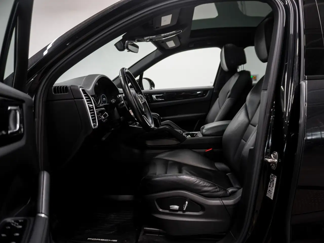 Porsche Cayenne снимка Porsche Cayenne