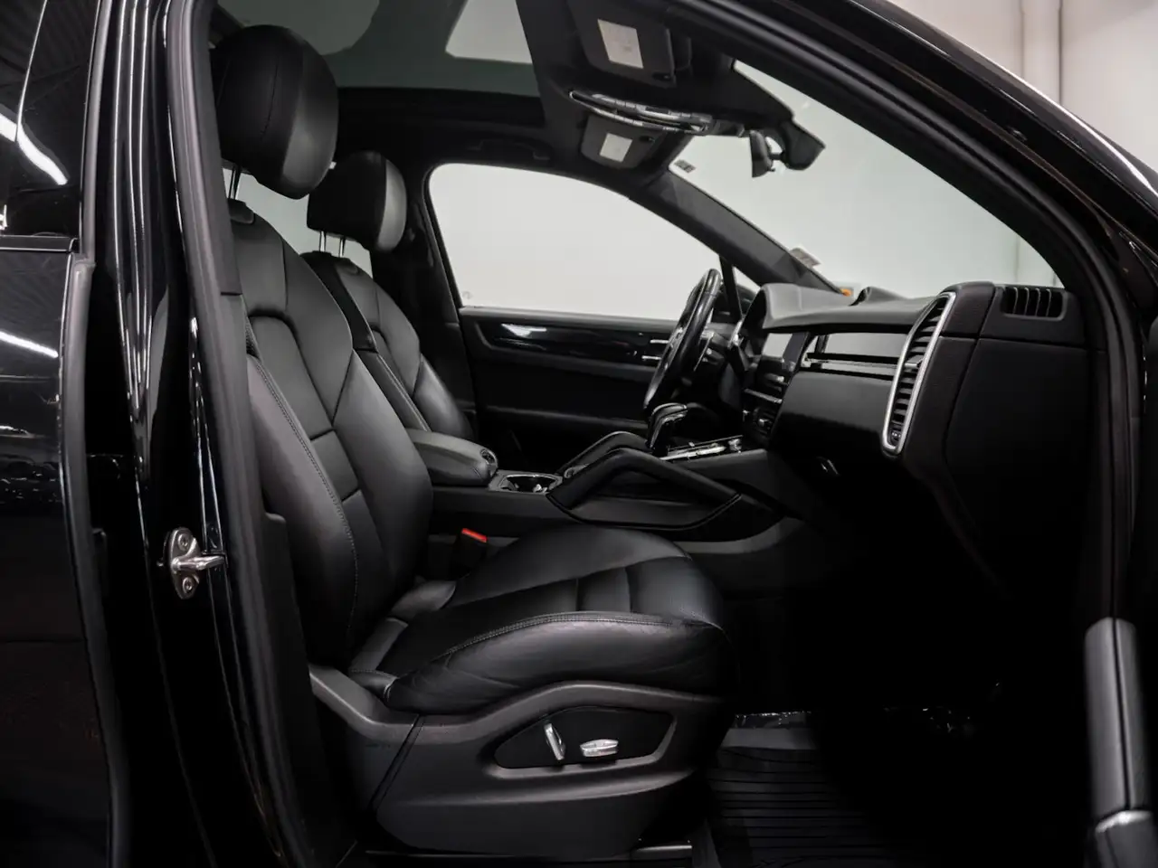 Porsche Cayenne снимка Porsche Cayenne