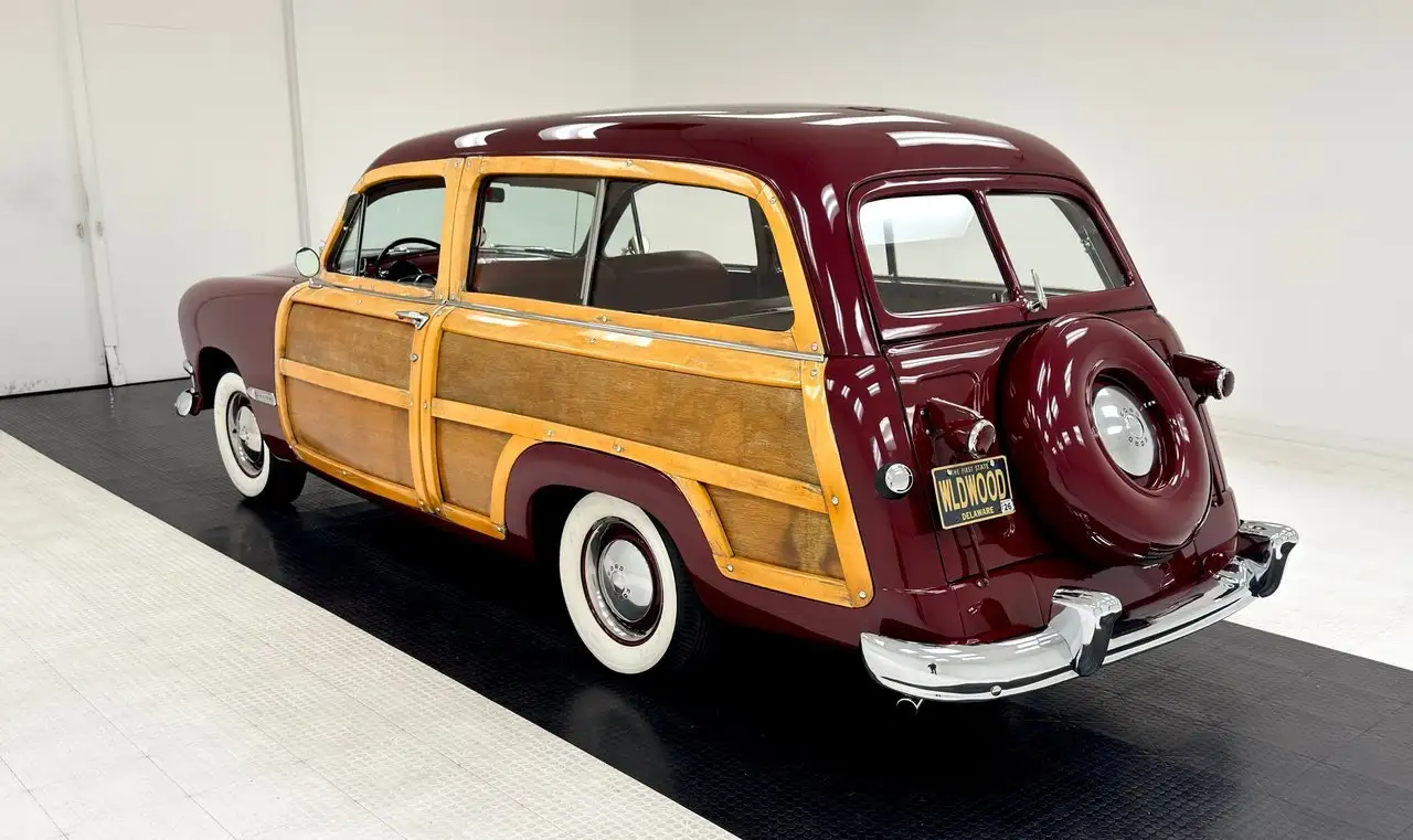 Ford Deluxe Country Squire Woody Station Wagon, foto 3