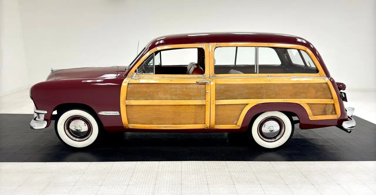 Ford Deluxe Country Squire Woody Station Wagon, foto 2