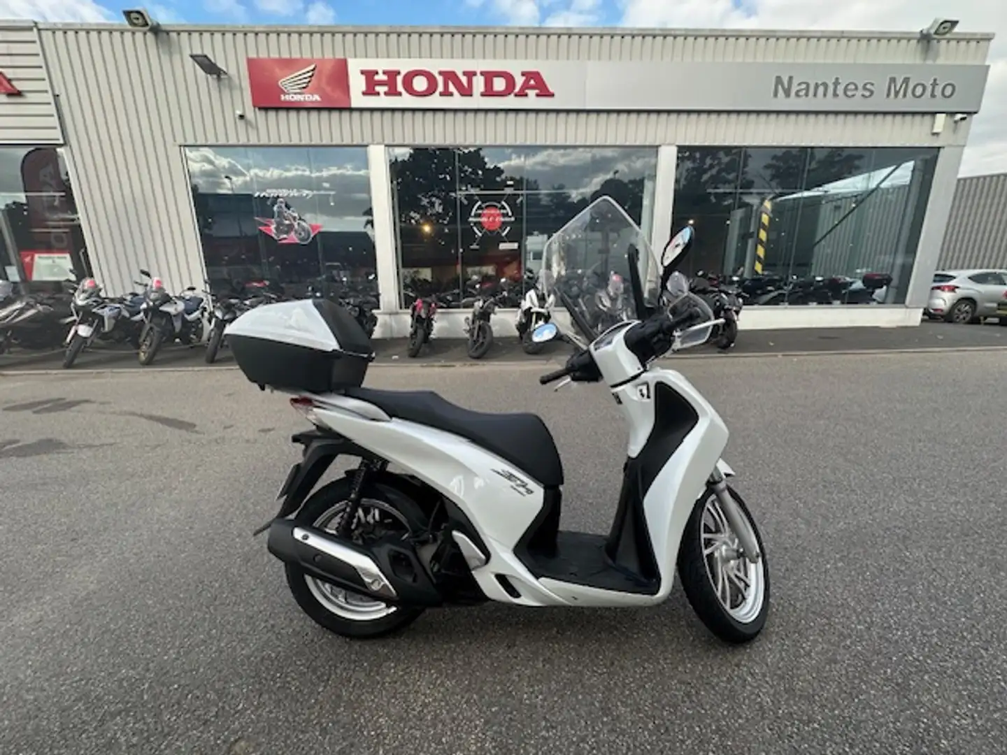 Honda SH 125 Blanc - 1