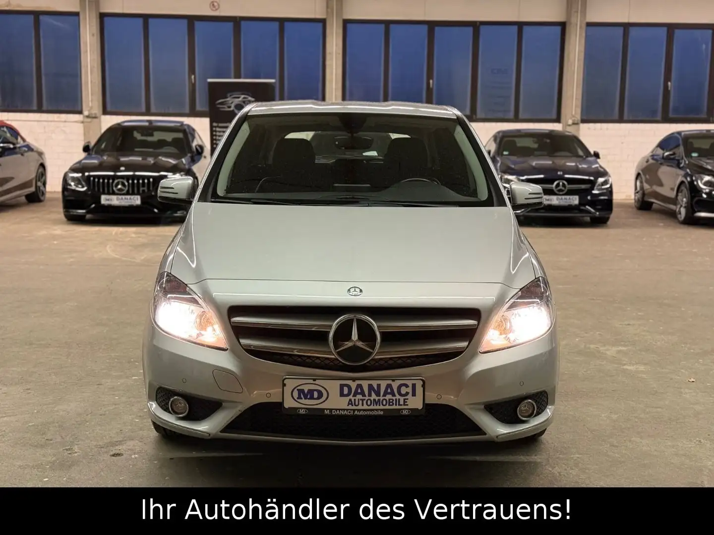 Mercedes-Benz B 180 B -Klasse B 180*AHK*Automatik*LEDER*PDC Silber - 2