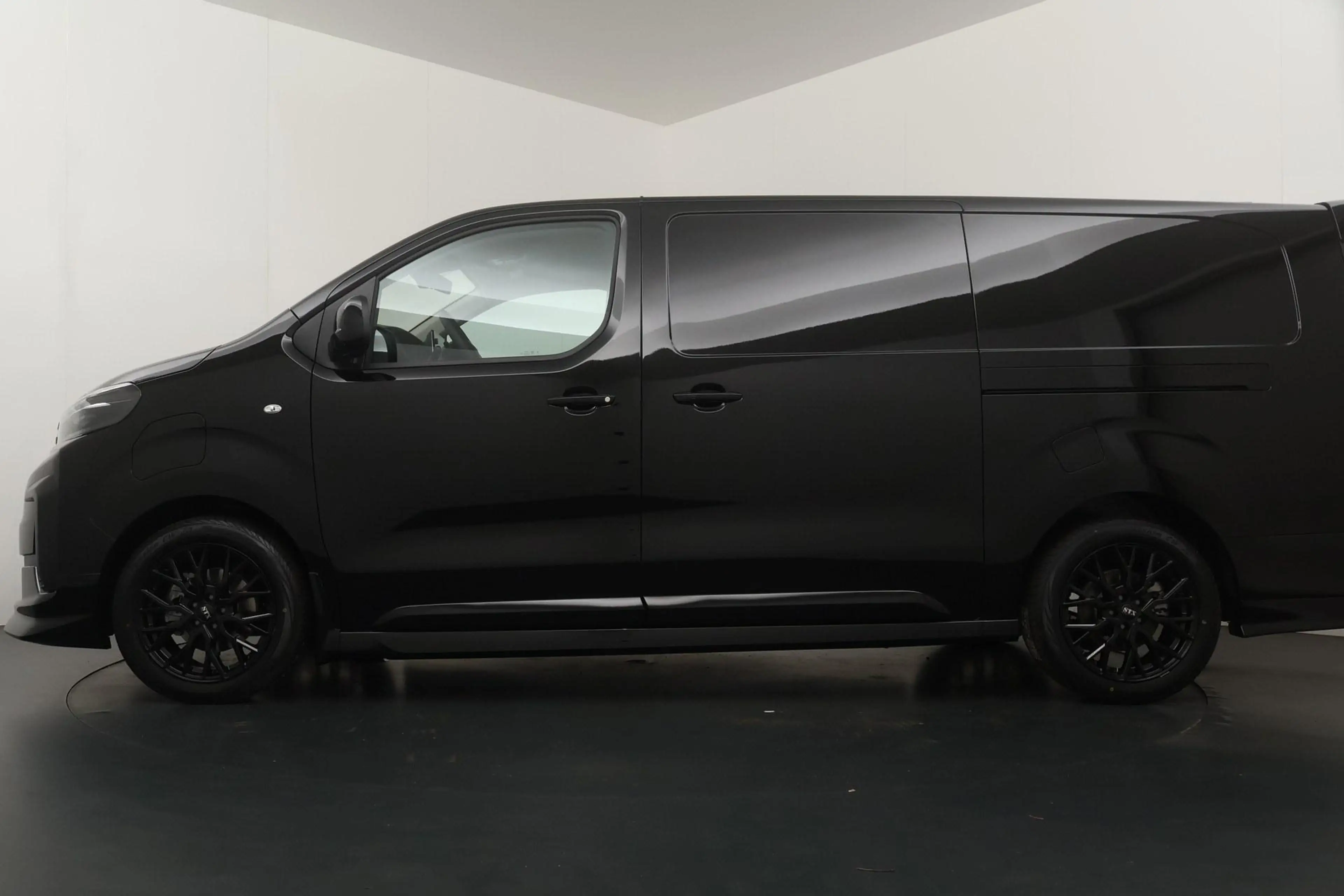 Peugeot e-Expert EV L2 75 kWh — photo 4