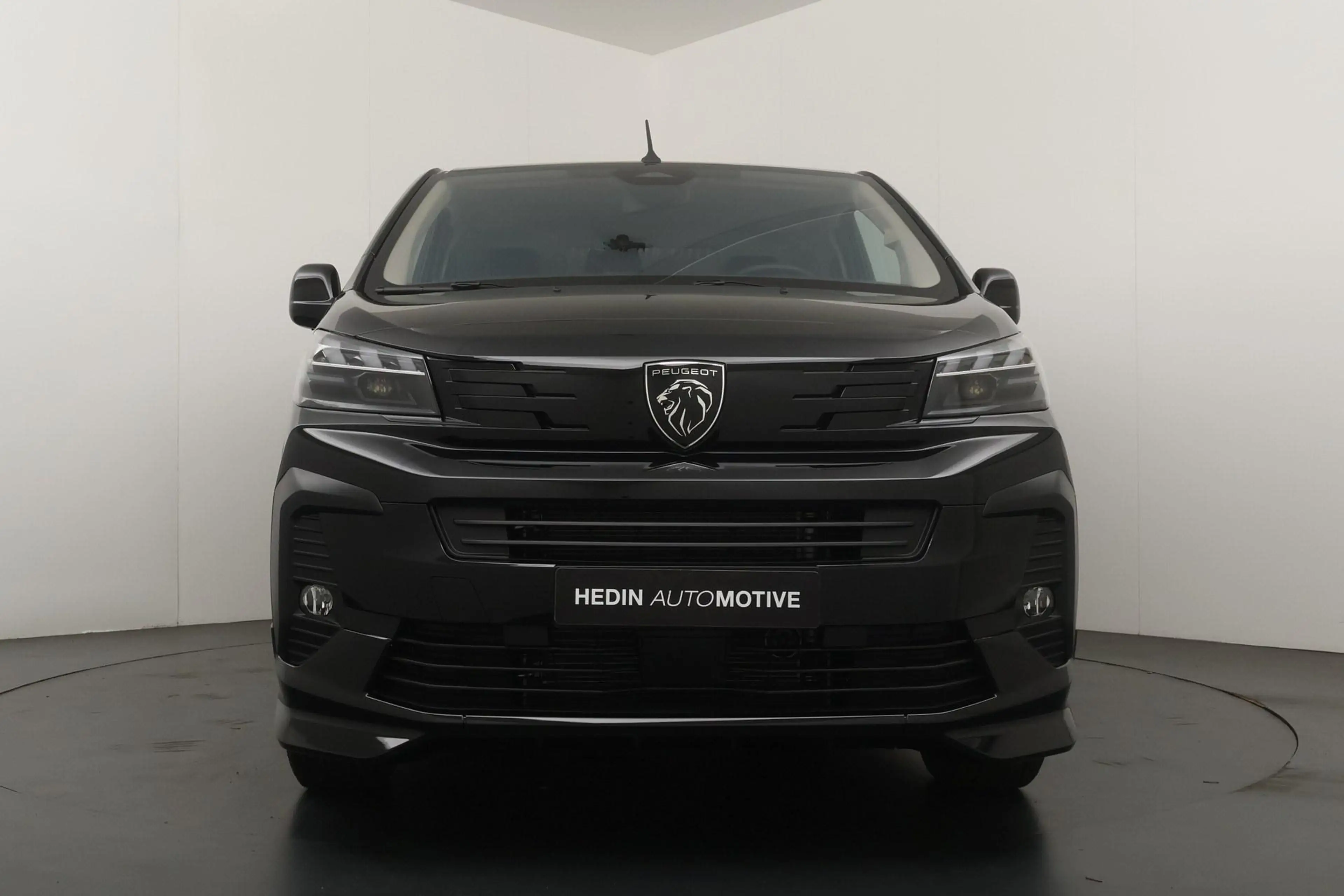 Peugeot e-Expert EV L2 75 kWh — photo 10