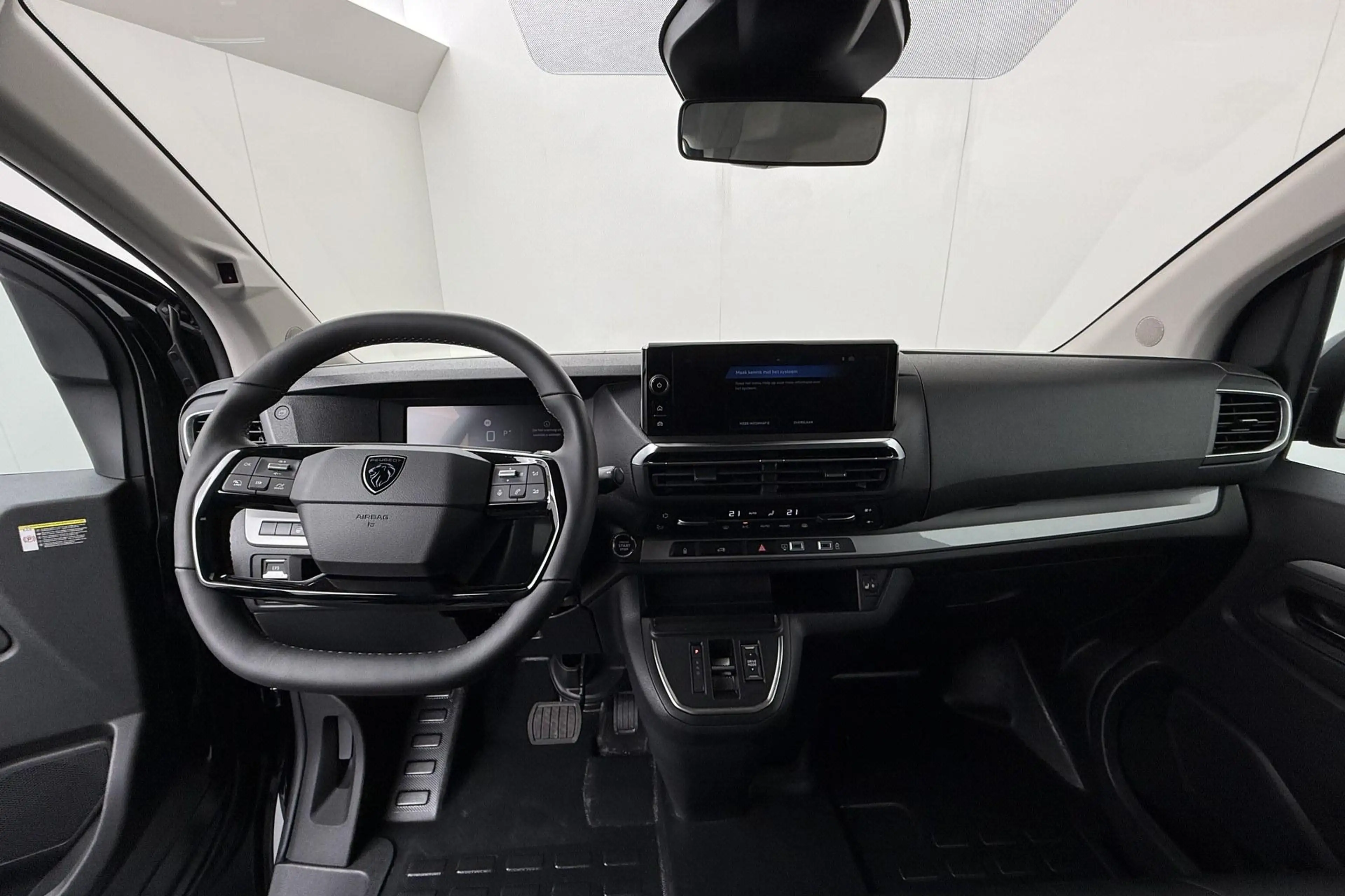 Peugeot e-Expert EV L2 75 kWh — photo 2