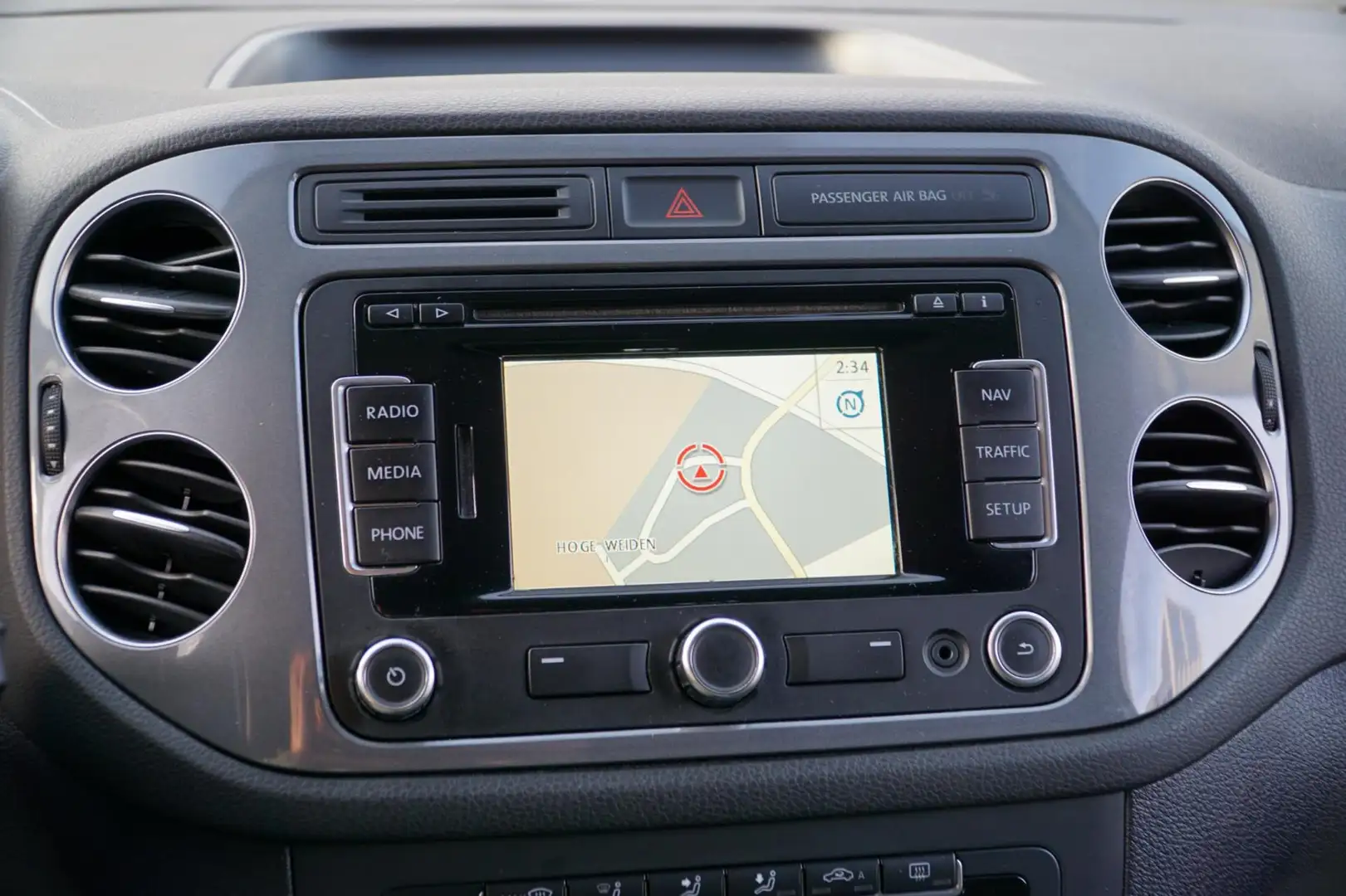 Volkswagen Tiguan 2.0 TDI Comfort&Design Zwart - 2