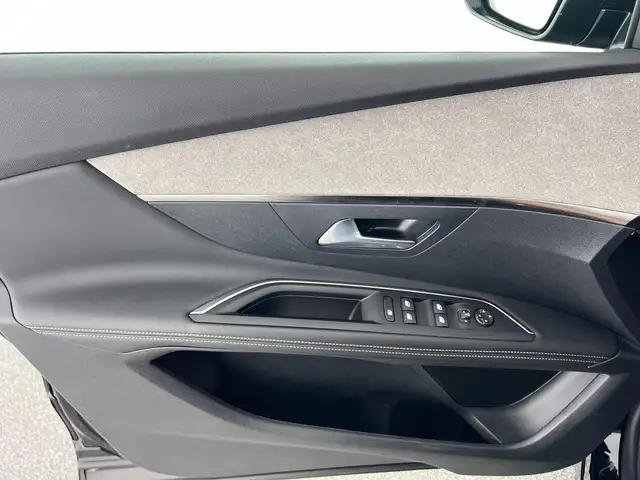 Peugeot 3008 view 11