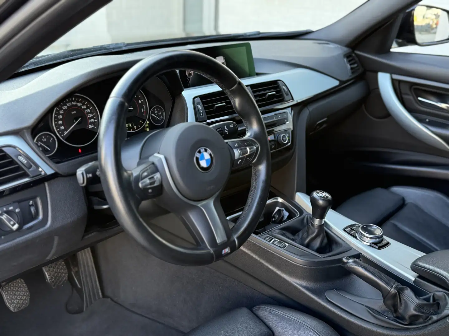 BMW 316 3-serie Touring 316i High Executive | M-Sport | Le Fekete - 2